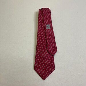 Hermès Vintage Silk Tie - Deep Red Geometric Chain-Link Pattern, Timeless Elegan